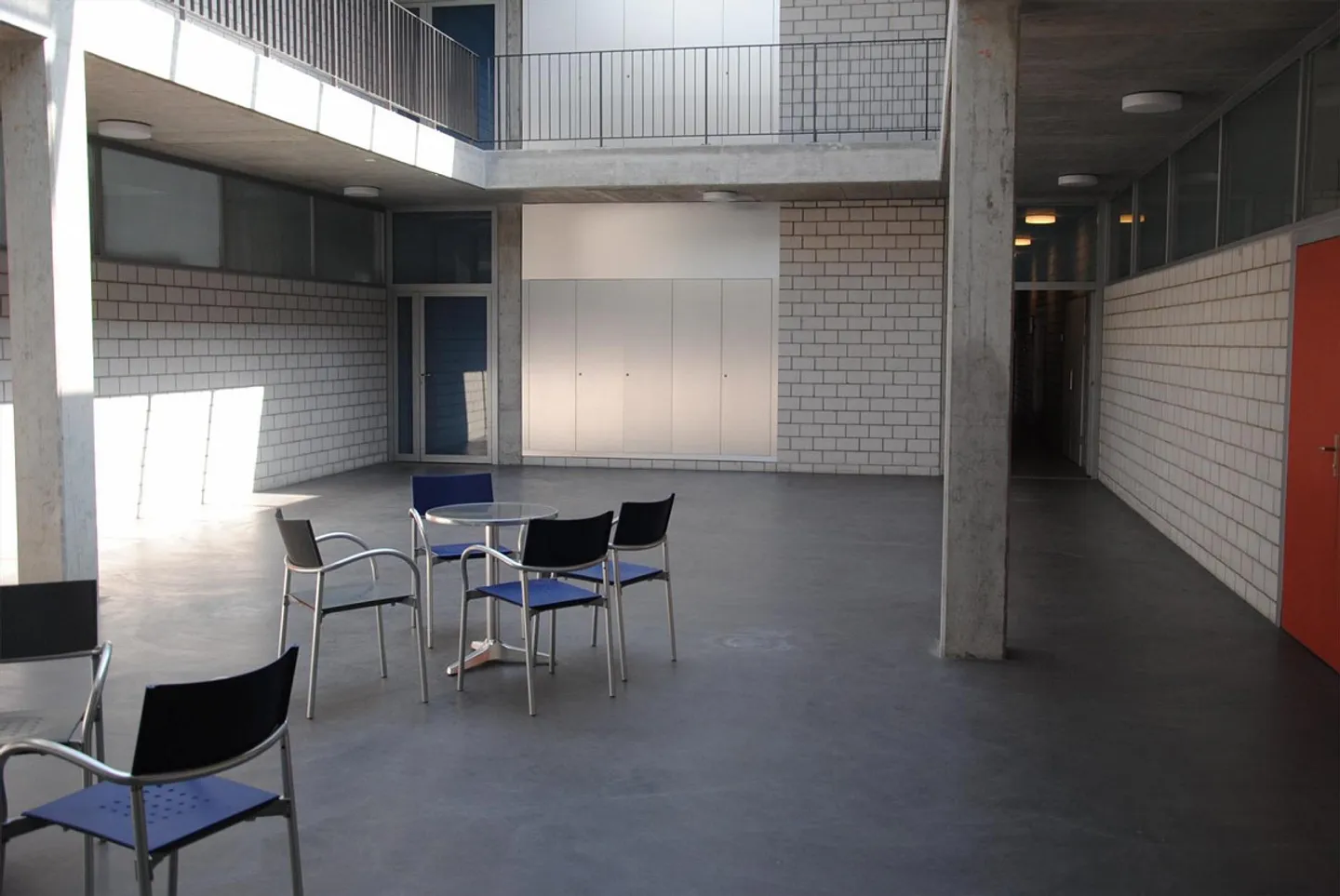 Espace commercial dans une zone industrielle - Photo 4 sur 9