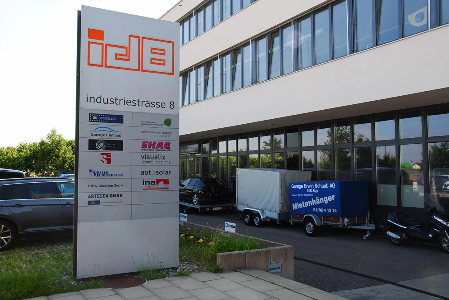 Espace commercial dans une zone industrielle - Photo 5 sur 9