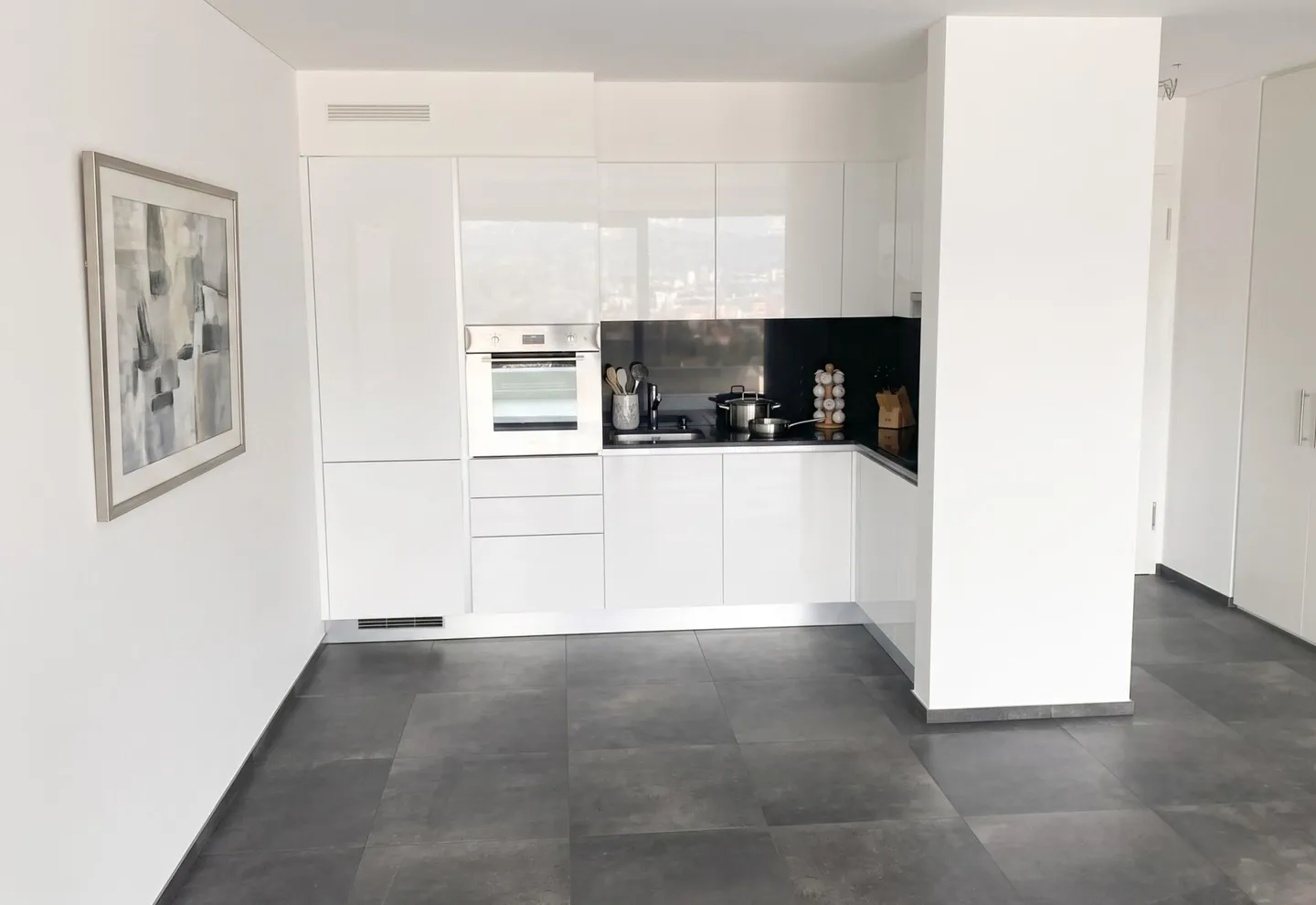 Geräumige 2.5-Zimmer-Wohnung mit Terrasse in Gravesano - Foto 1 von 5