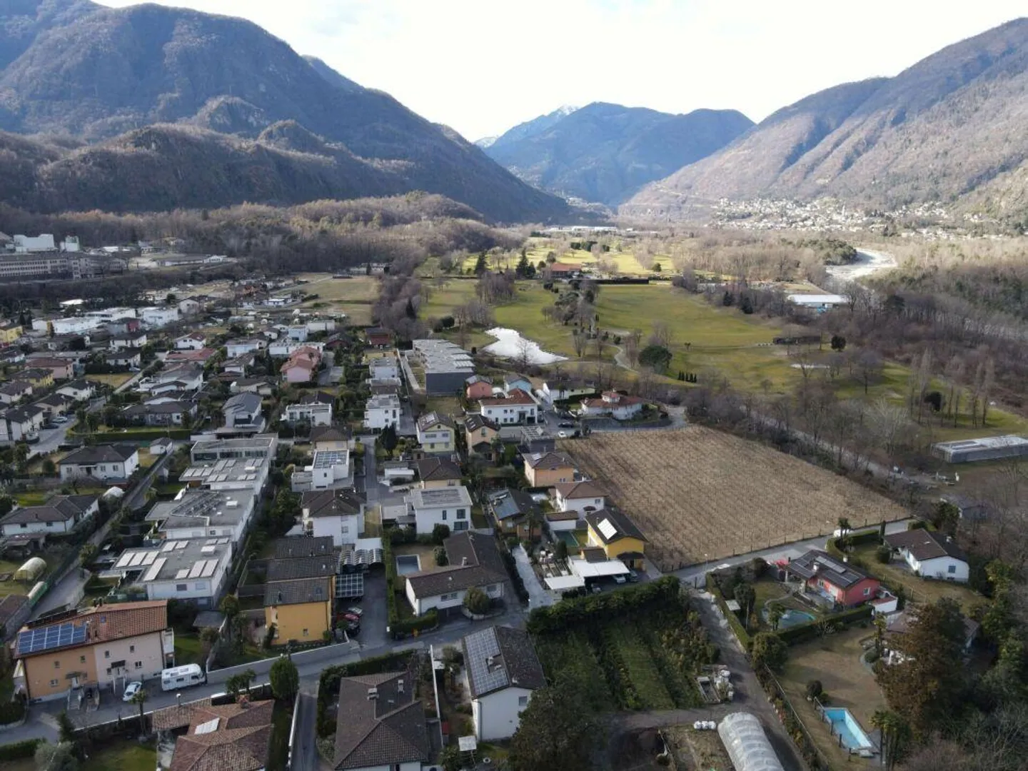 Casa bifamiliare in buonissimo stato / Zweifamilienhaus in Top-Zustand - Photo 2 sur 16