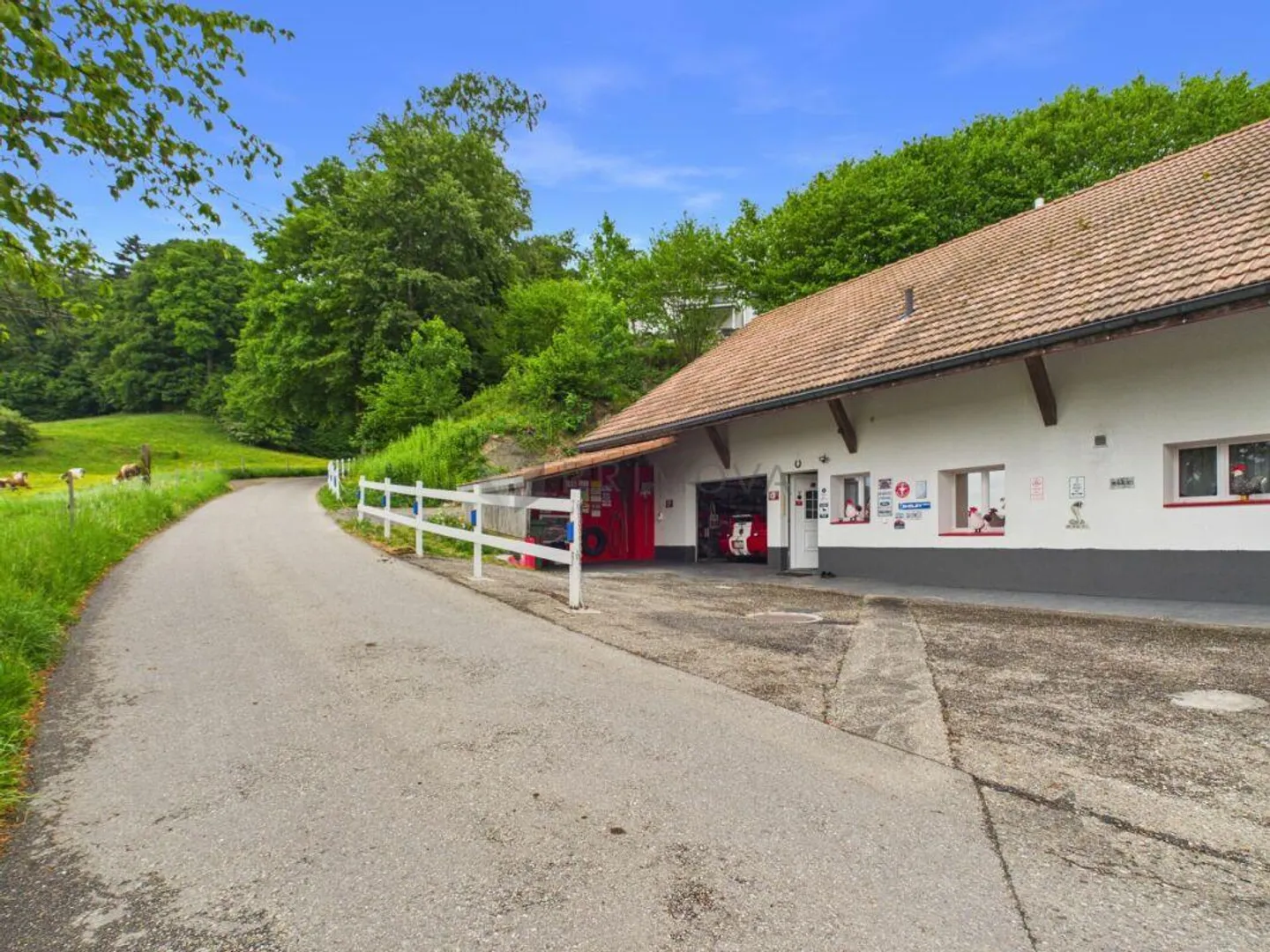 Platzwunder in Grasswil mit 4.5 Zimmern und zusätzlich 160 m² vorbe... - Photo 1 of 10