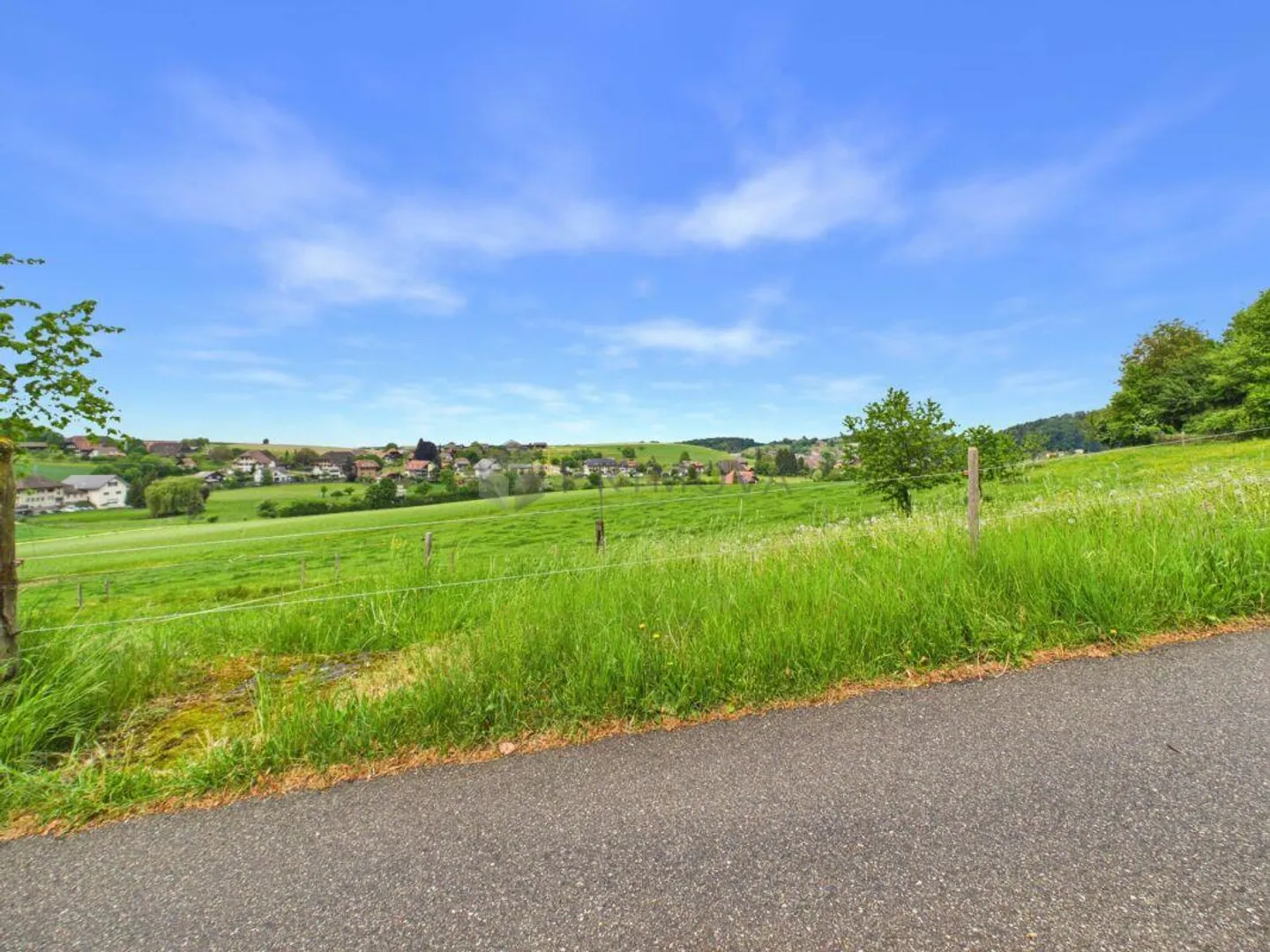 Platzwunder in Grasswil mit 4.5 Zimmern und zusätzlich 160 m² vorbe... - Photo 9 of 10