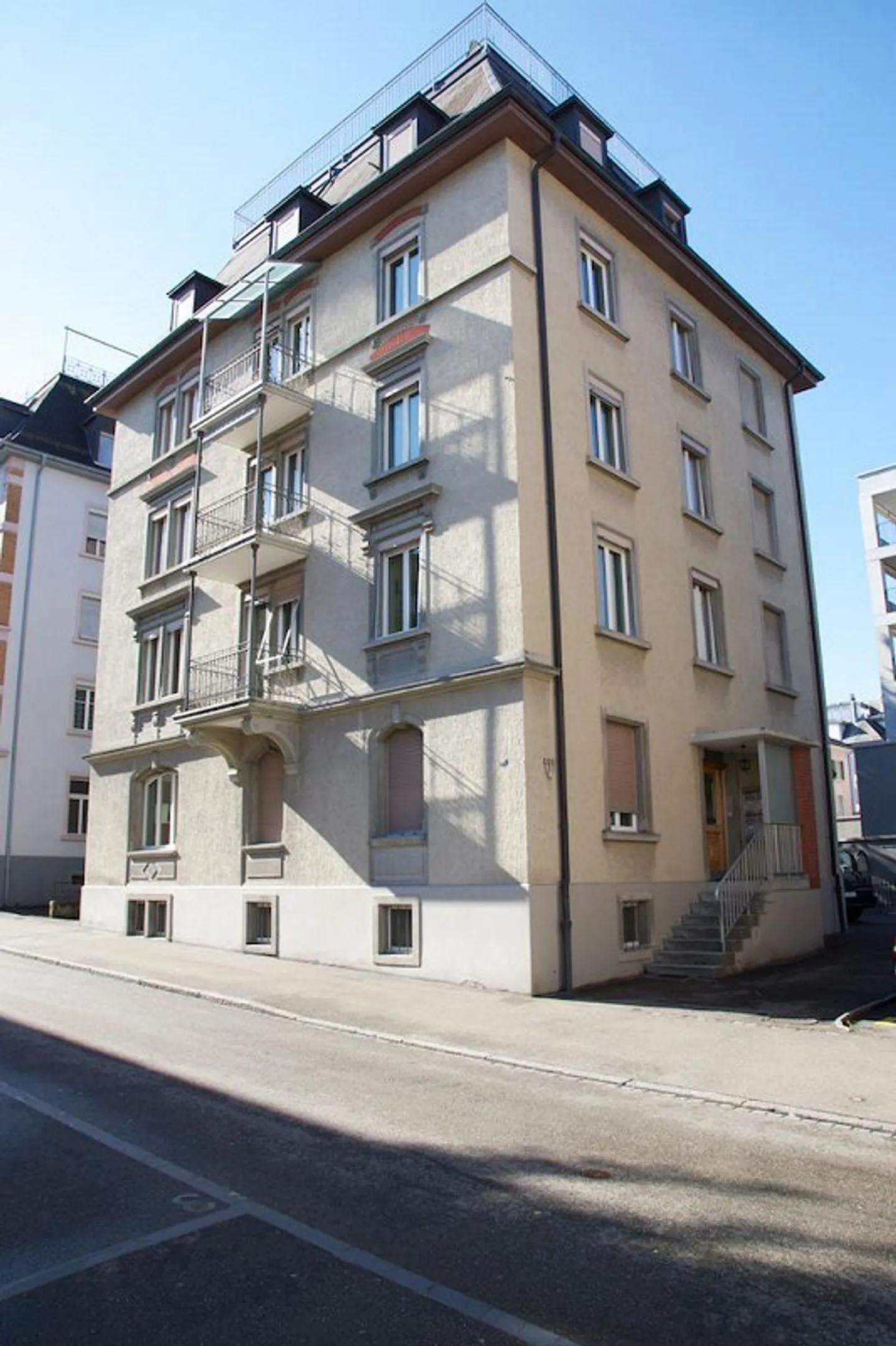 Appartamento 5,5 locali con terrazza sul tetto vicino al lago - Foto 1 di 13