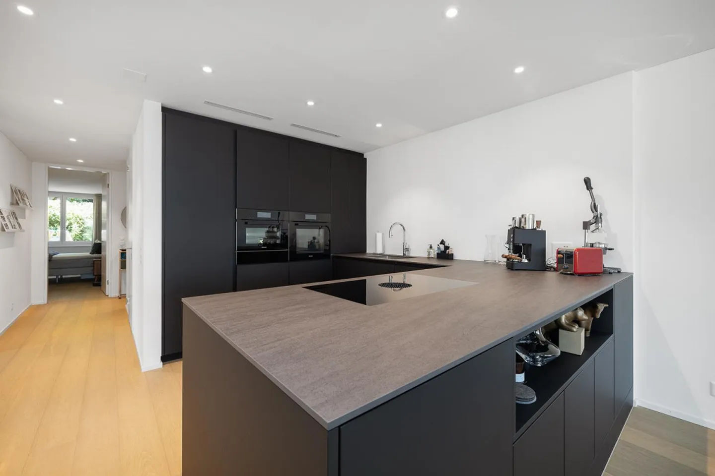 Exclusive Location, Stylish Ambiance - Photo 3 of 9