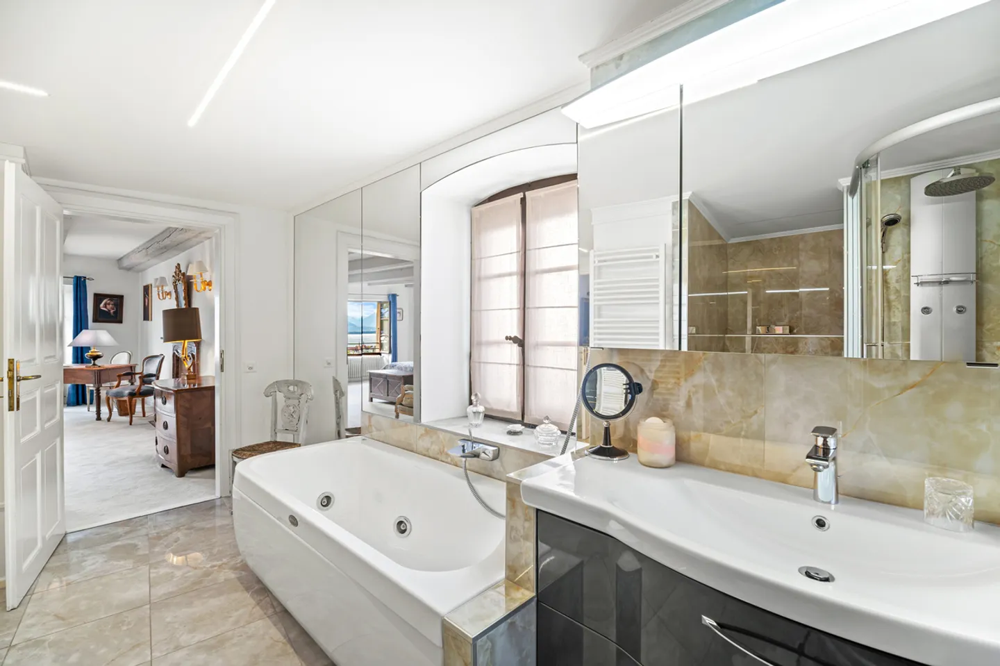 Wunderschönes Anwesen aus dem 18. Jahrhundert im Herzen von Corseaux mit Seeblick - Foto 16 von 23