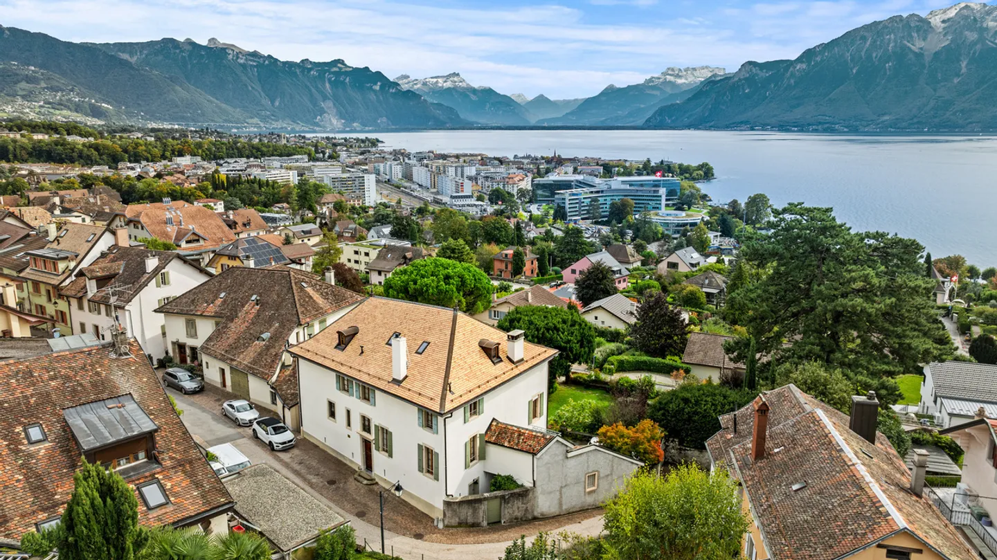 Wunderschönes Anwesen aus dem 18. Jahrhundert im Herzen von Corseaux mit Seeblick - Foto 1 von 23