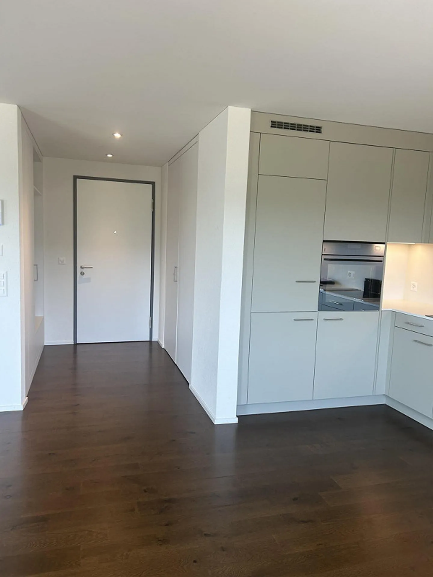 3.5 Room Apartment - Photo 3 of 13
