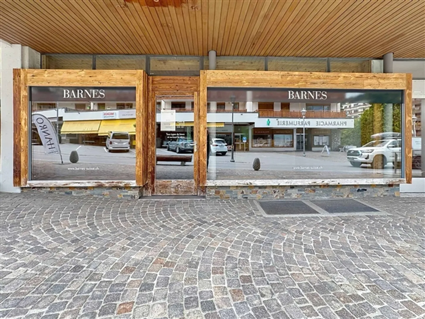 Beautiful 70 m2 passage in an ideal location in Crans-Montana - Photo 1 of 5