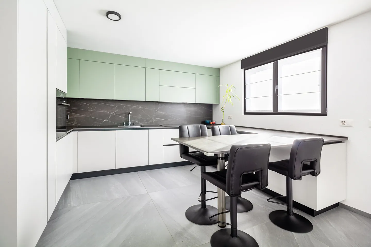 Casa unifamiliare ristrutturata con stile - Foto 3 di 7