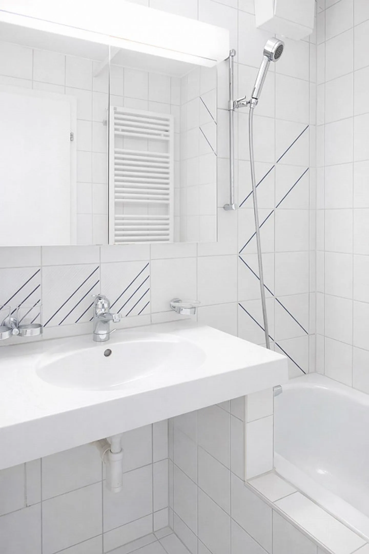 Bright maisonette apartment with gallery and balcony in the green - Photo 5 of 15