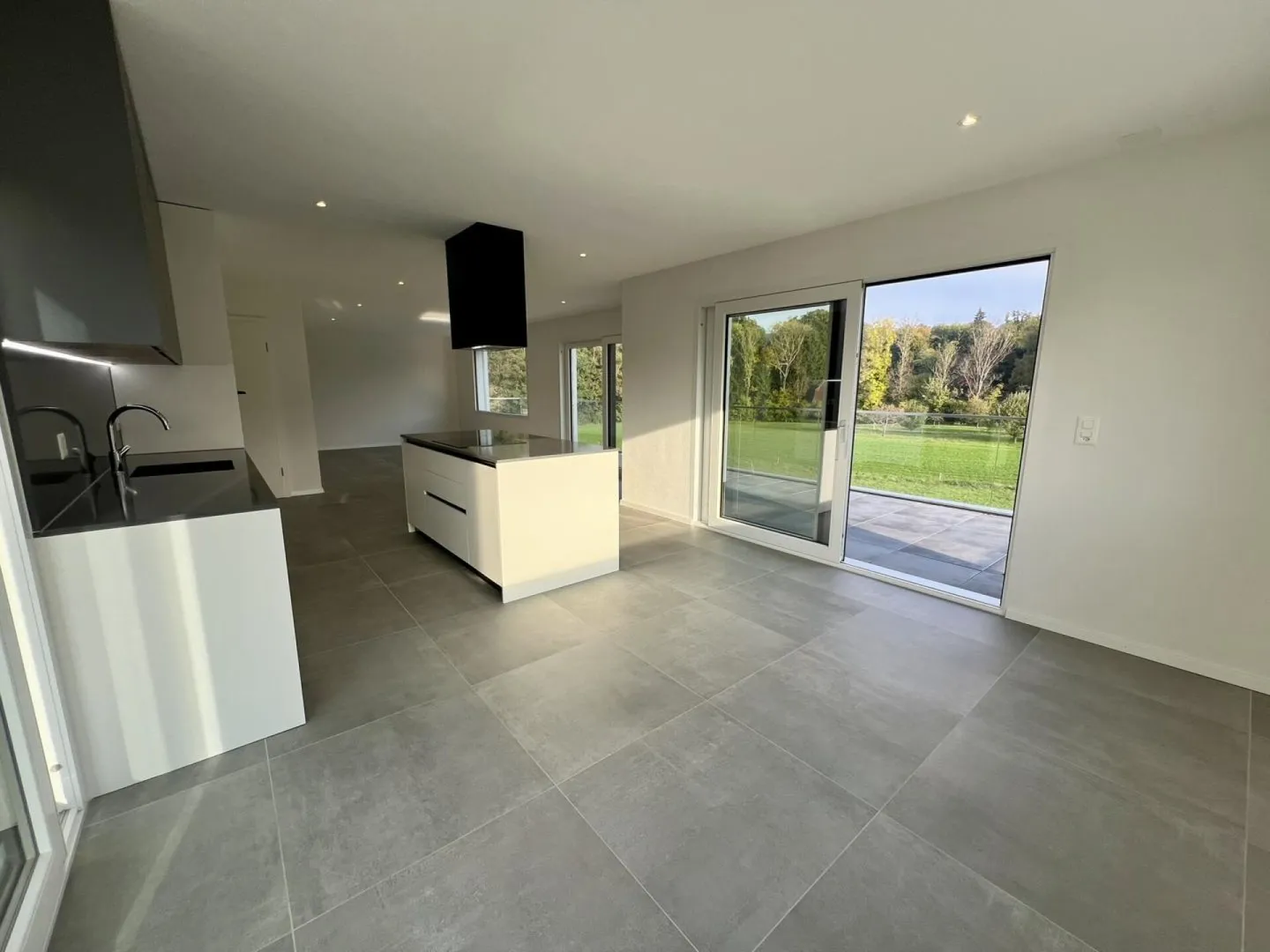 Penthouse with 4.5 rooms in Domdidier - 1st rent offered! - Photo 4 of 13