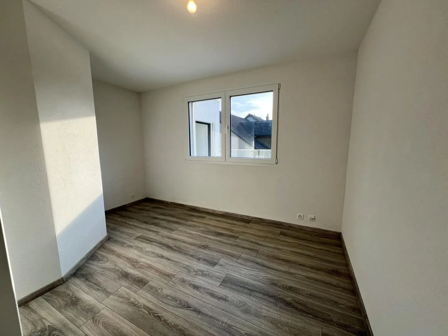 Penthouse with 4.5 rooms in Domdidier - 1st rent offered! - Photo 9 of 13