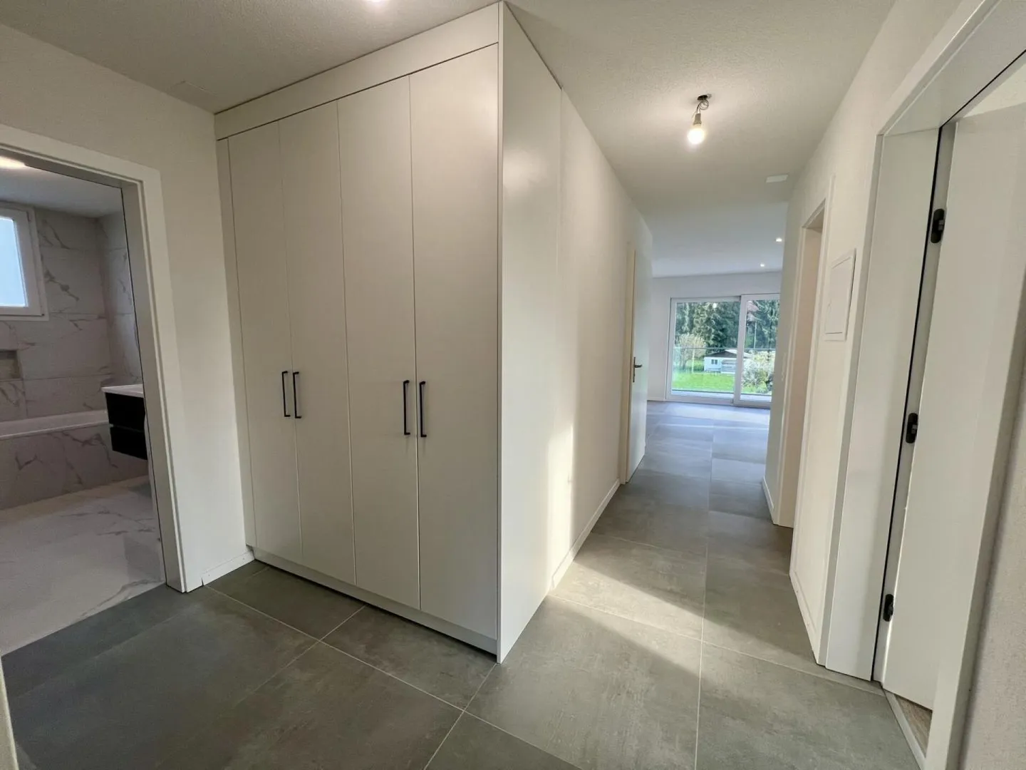 Penthouse with 4.5 rooms in Domdidier - 1st rent offered! - Photo 12 of 13