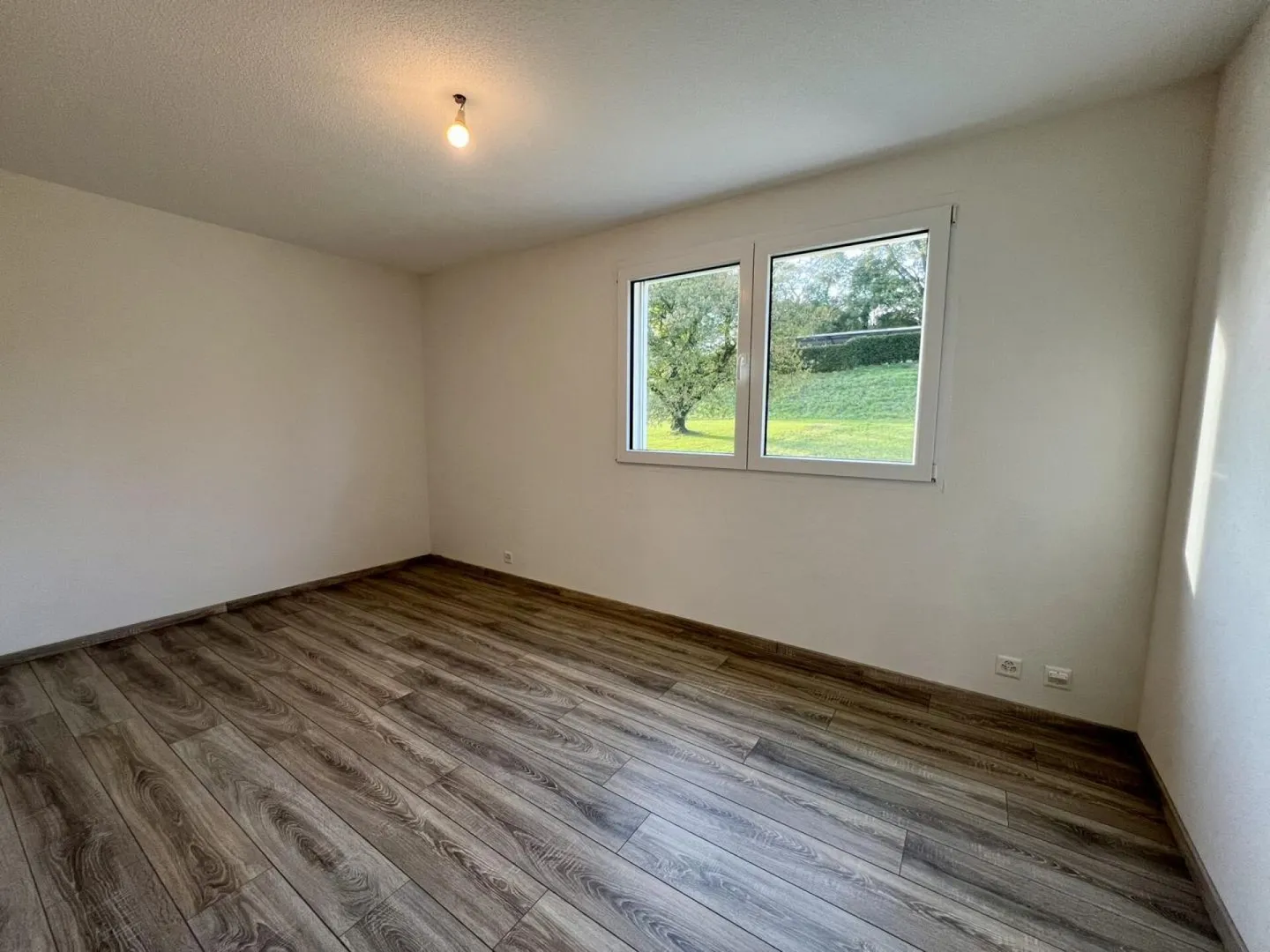 Penthouse with 4.5 rooms in Domdidier - 1st rent offered! - Photo 7 of 13