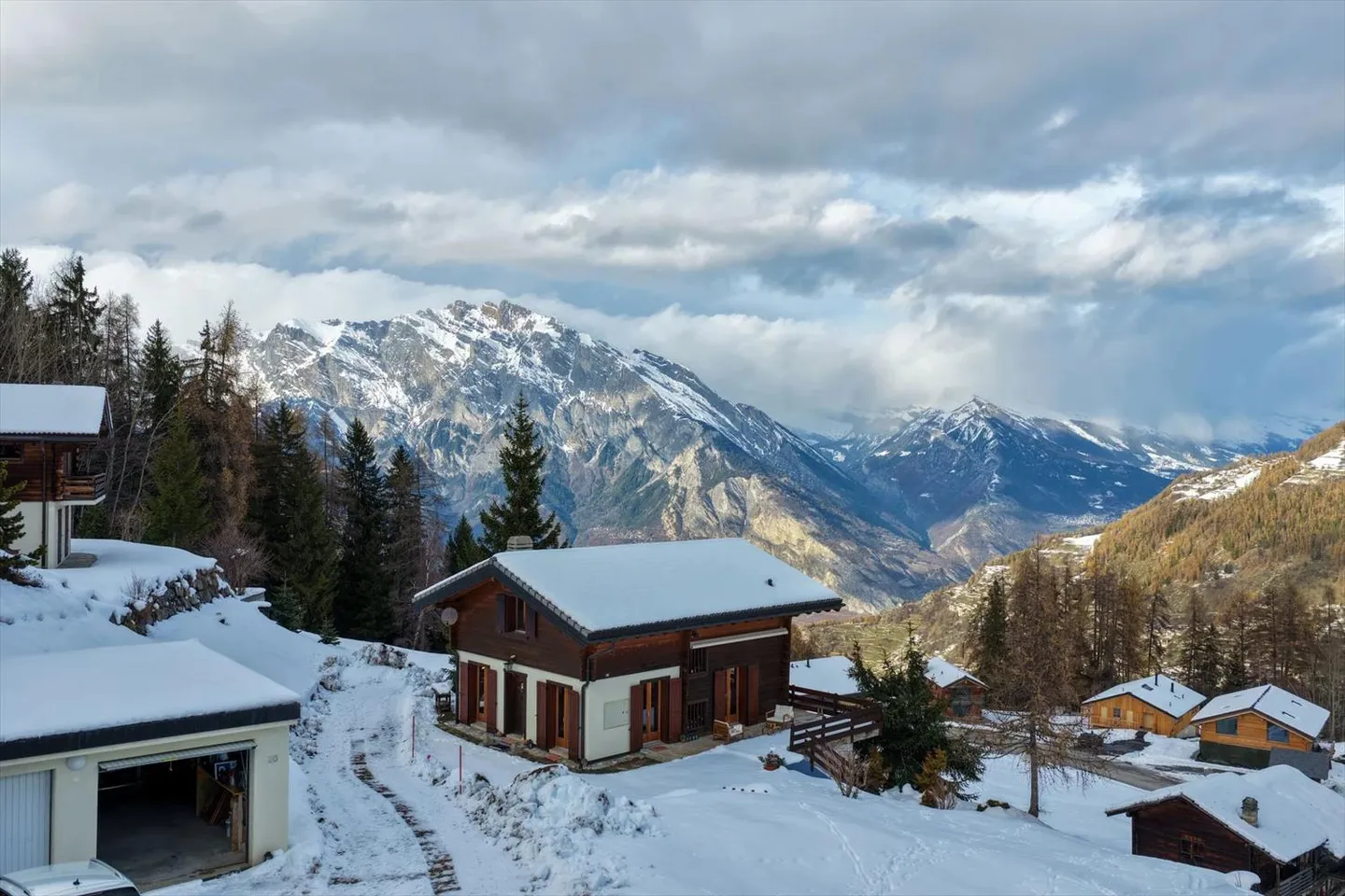 Luxury chalet with breathtaking views! - Photo 2 of 13