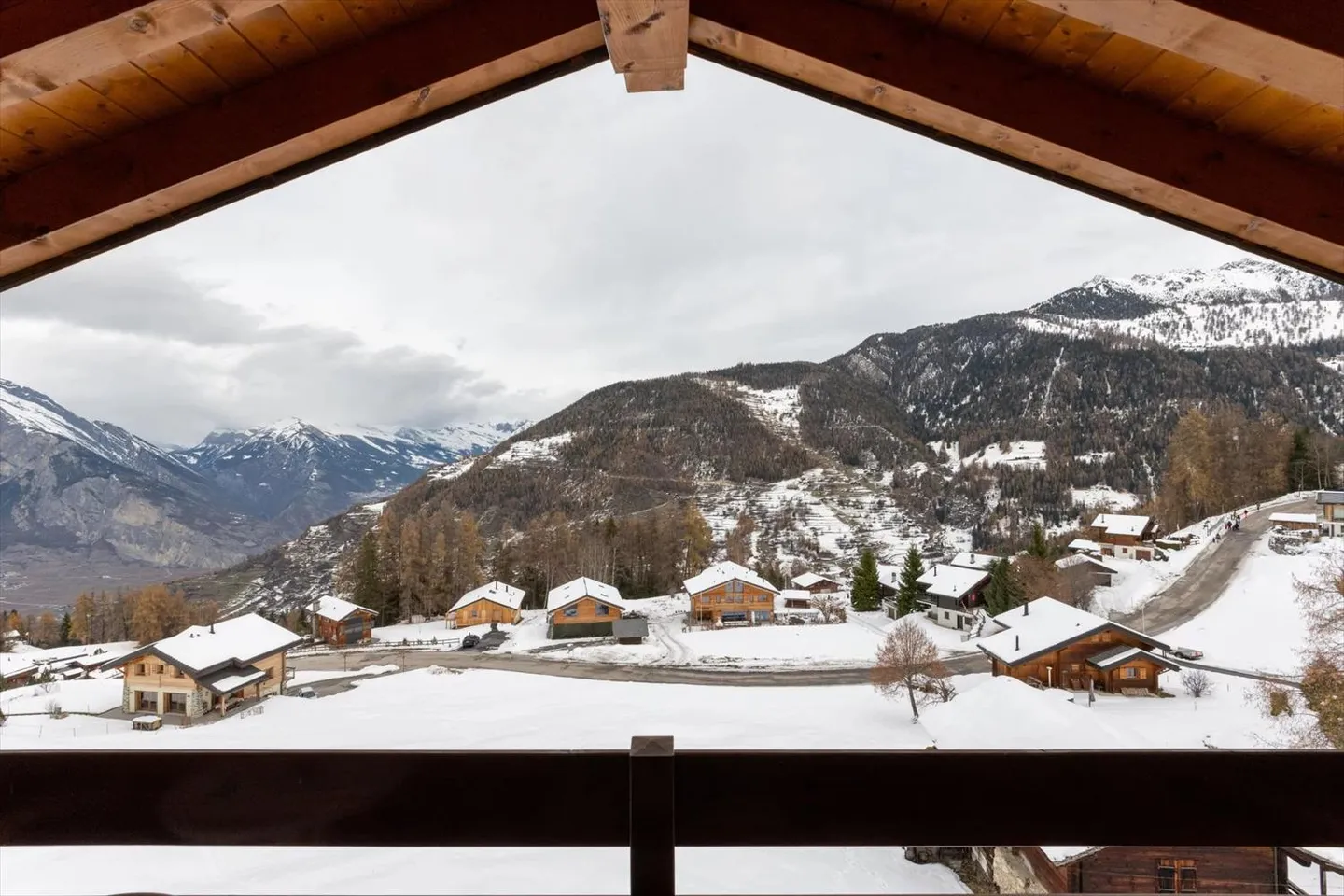 Luxury chalet with breathtaking views! - Photo 3 of 13