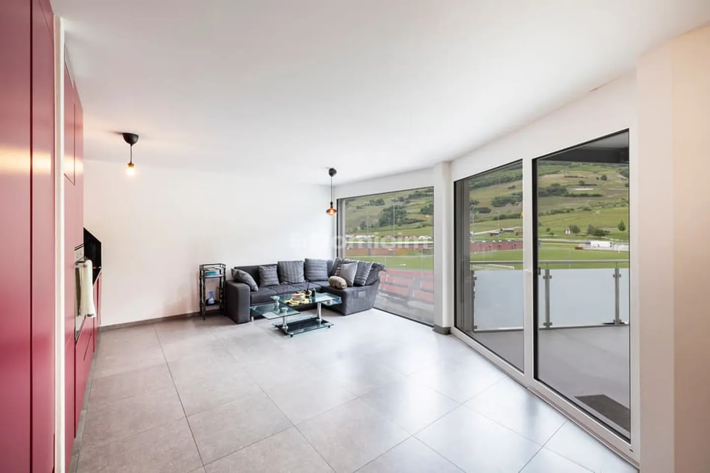 Fantastic Opportunity: 2.5 Room Apartment with 31 m² Balcony! - Photo 5 of 6