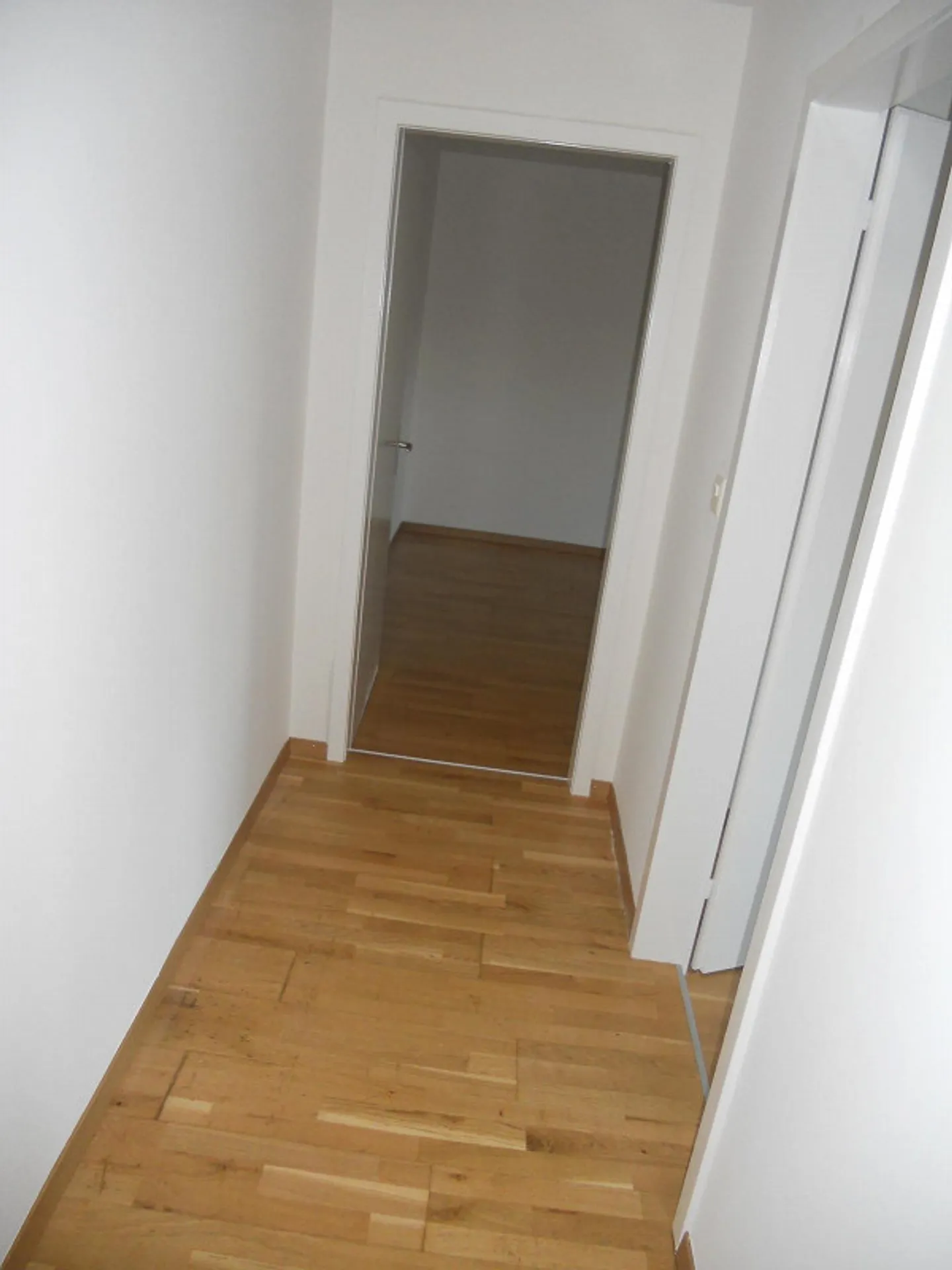 2 Zimmer-Wohnung, Rheingoldstrasse 14a, 8212 Neuhausen - Foto 2 von 4