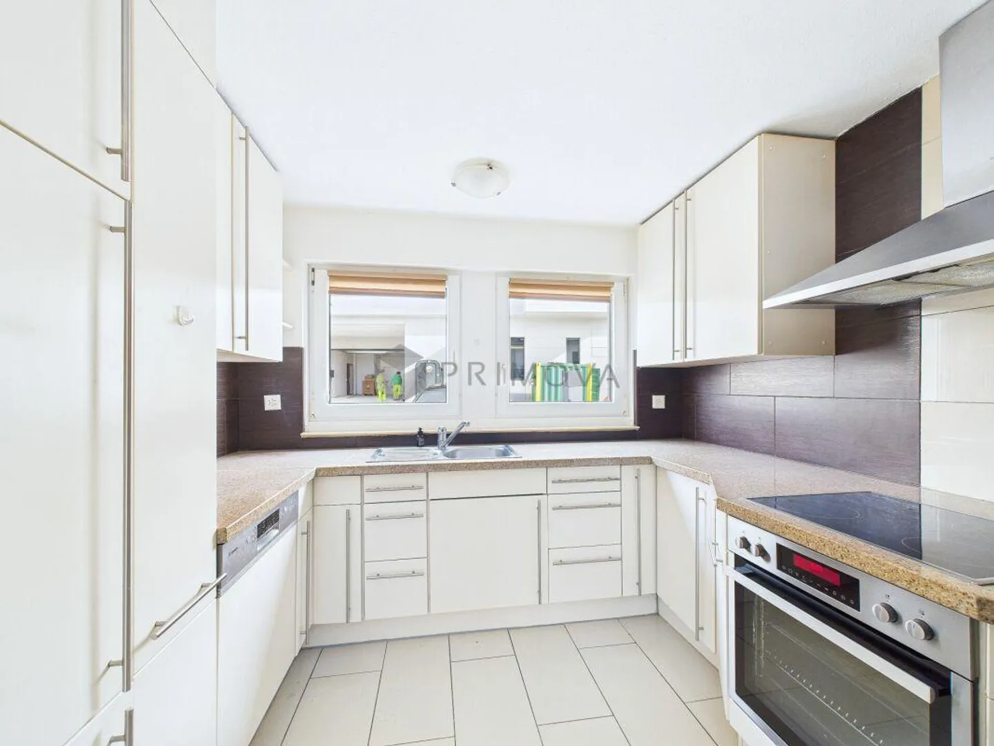 Vie spacieuse dans une maison familiale jumelée dans un endroit calme - Photo 3 sur 15