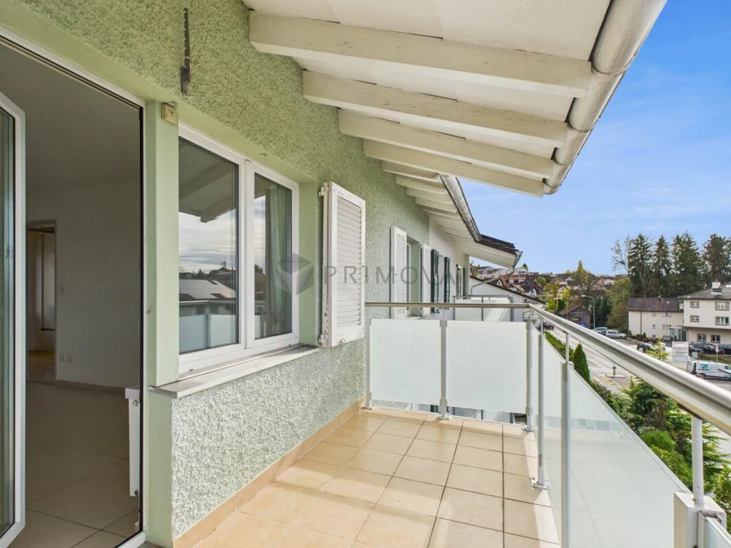 Vie spacieuse dans une maison familiale jumelée dans un endroit calme - Photo 5 sur 15