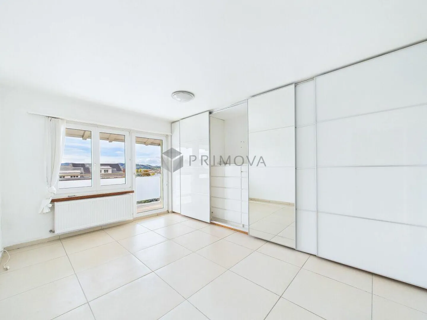 Vie spacieuse dans une maison familiale jumelée dans un endroit calme - Photo 6 sur 15