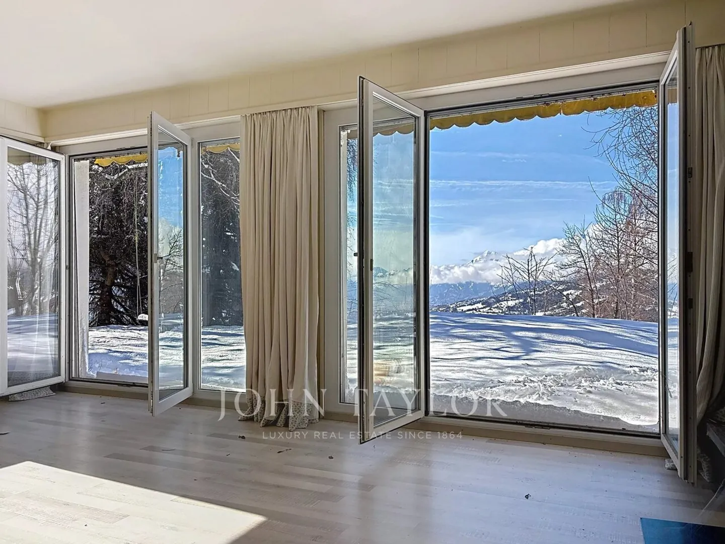 Chalet zur Renovierung mit Talblick - Foto 5 von 8