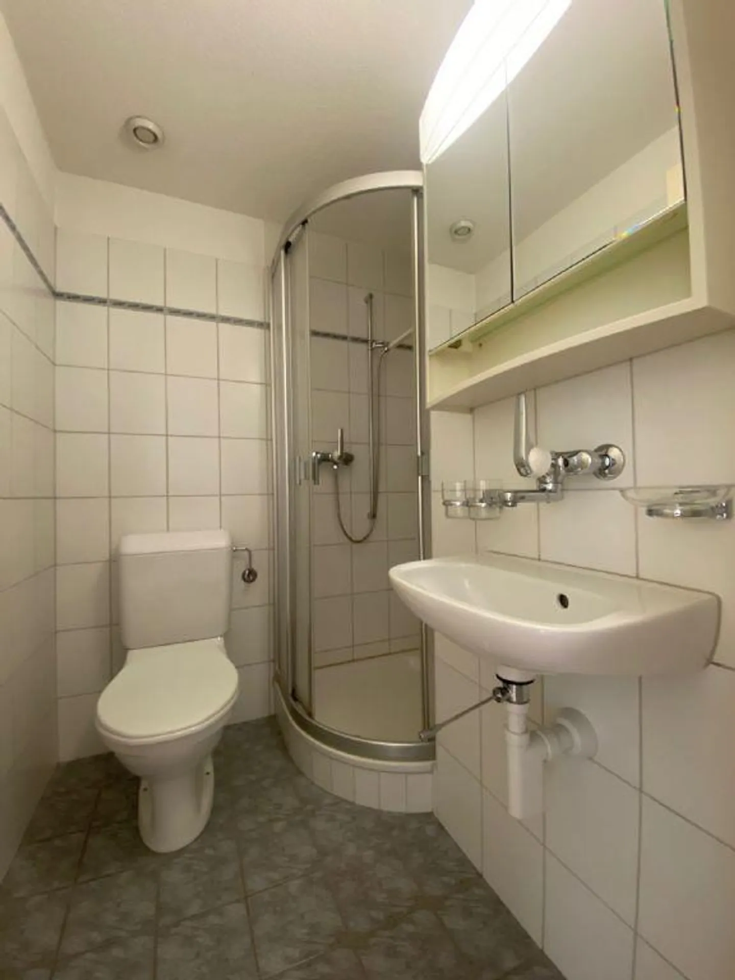 Helles Apartment in ruhiger Lage - Foto 8 von 10