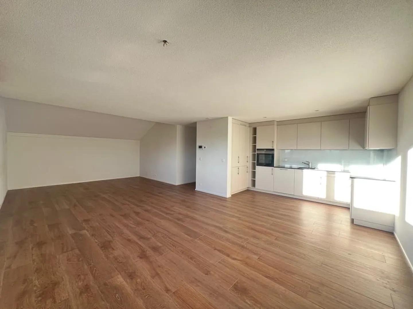 Große 3,5-Zimmer-Wohnung zu vermieten - Mézières (FR) - Foto 1 von 9