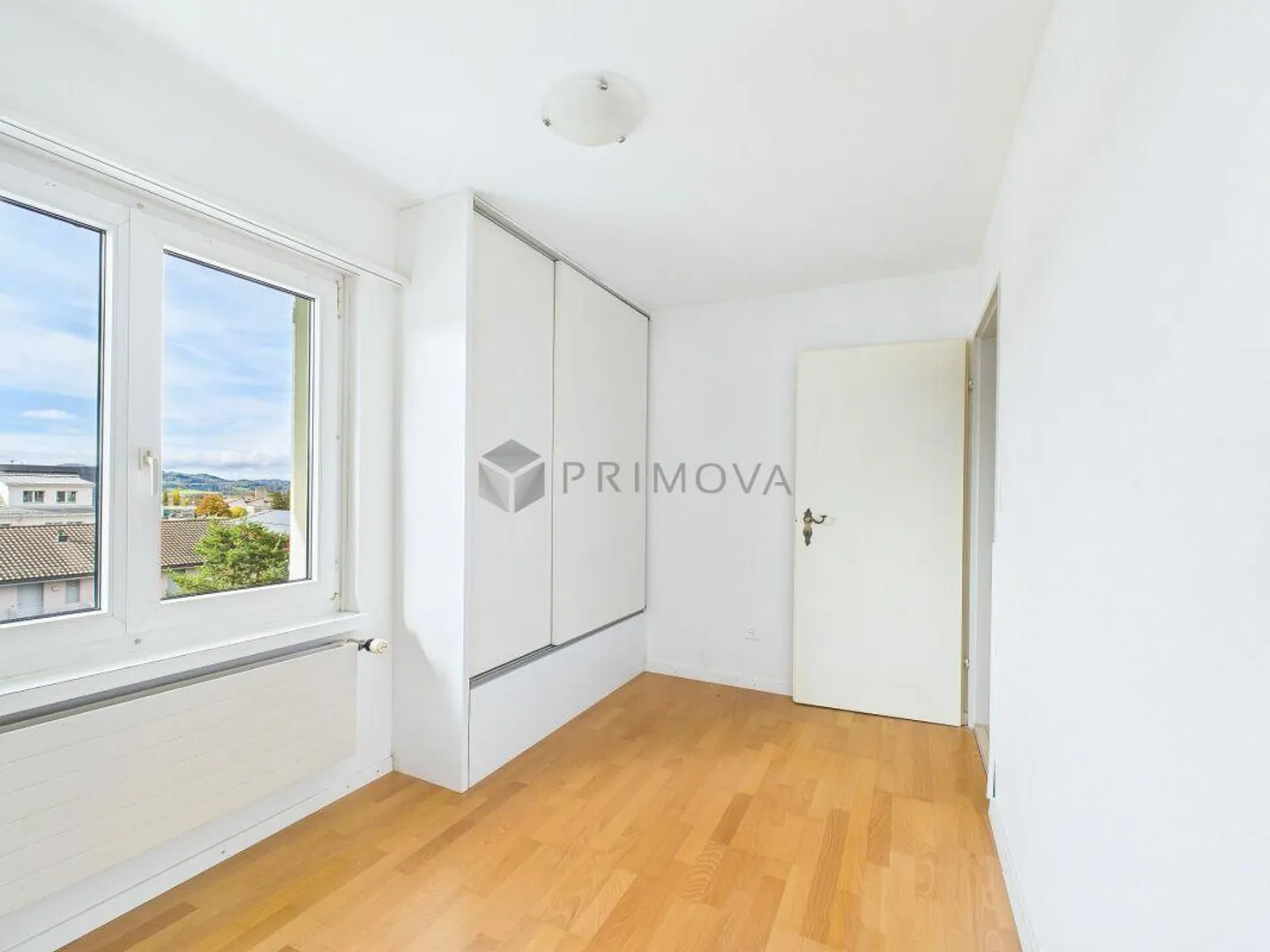 Vie spacieuse dans une maison familiale jumelée dans un endroit calme - Photo 10 sur 15