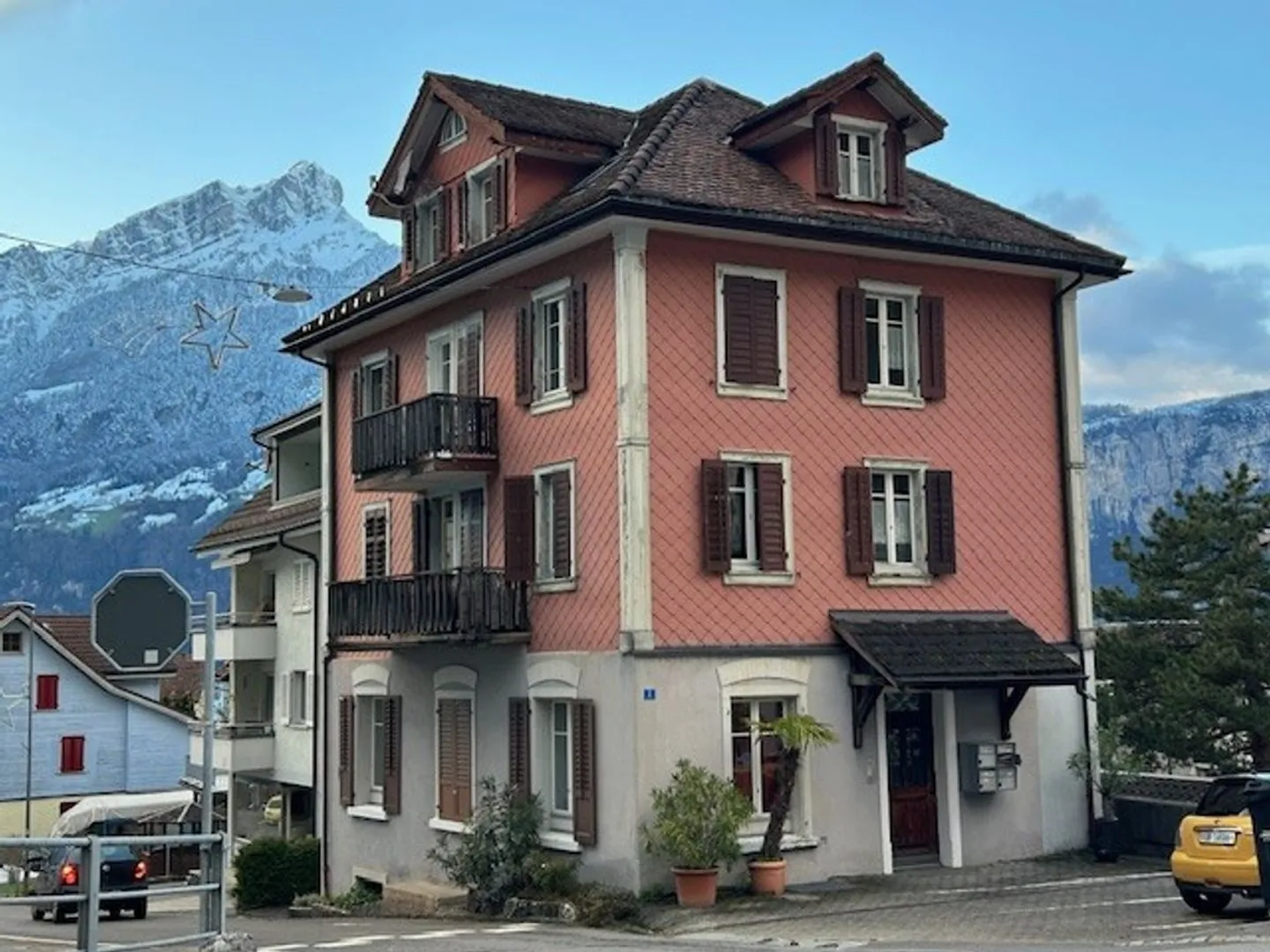 Propriété d'investissement près du lac avec une perspective d'avenir attrayante - Photo 1 sur 13