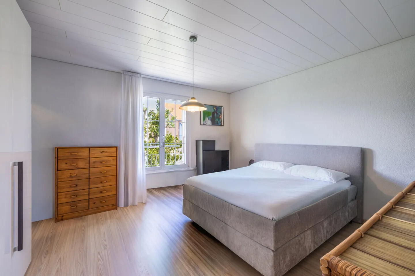 DOPPELHAUSHÄLFTE 5,5 ZIMMER PERFEKT GELEGEN IN CHAVORNAY! - Foto 4 von 13