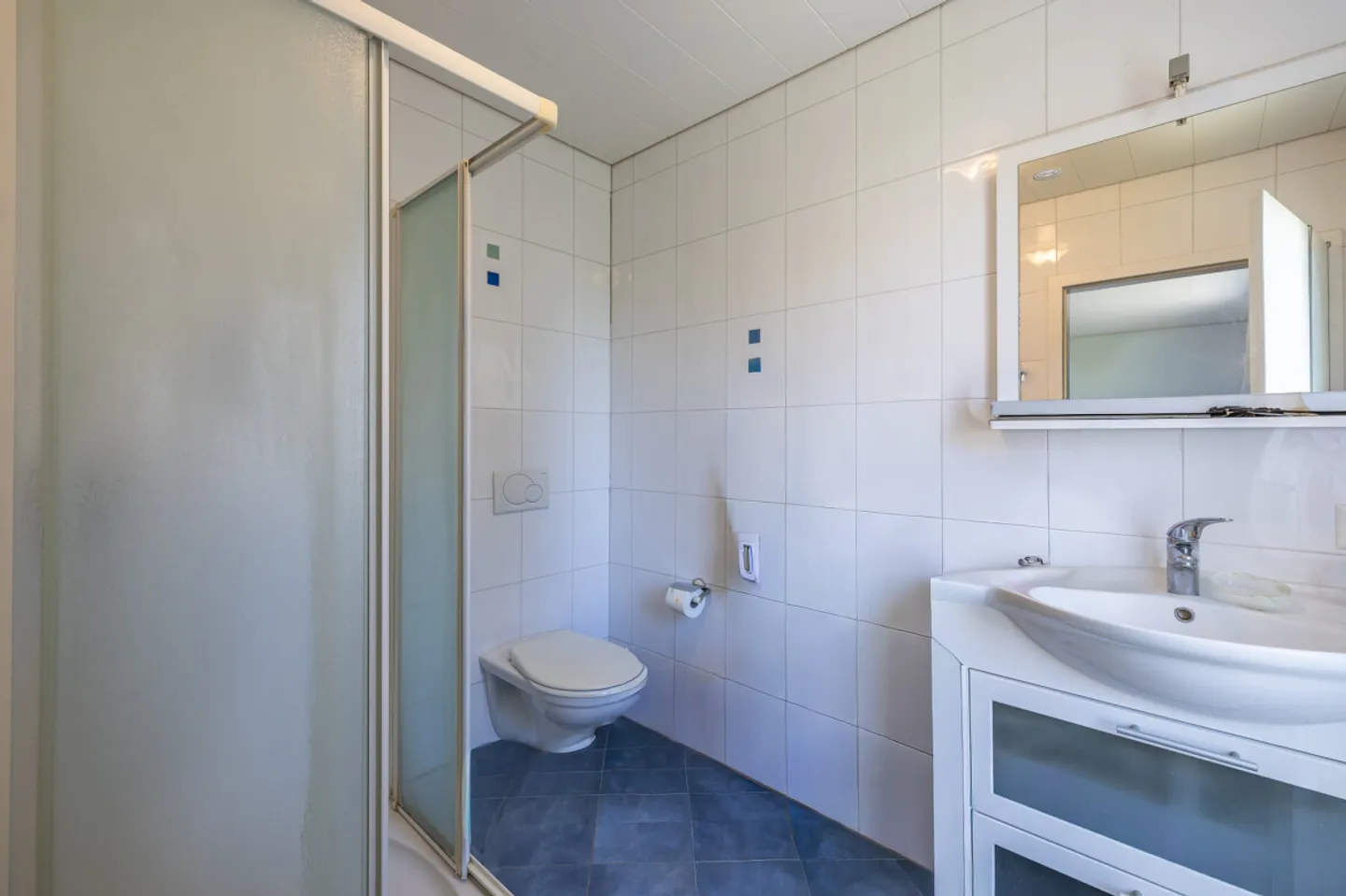 DOPPELHAUSHÄLFTE 5,5 ZIMMER PERFEKT GELEGEN IN CHAVORNAY! - Foto 5 von 13