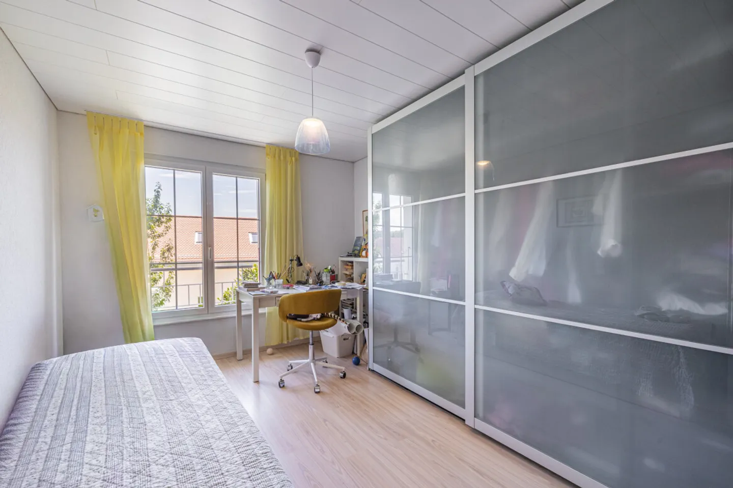DOPPELHAUSHÄLFTE 5,5 ZIMMER PERFEKT GELEGEN IN CHAVORNAY! - Foto 6 von 13