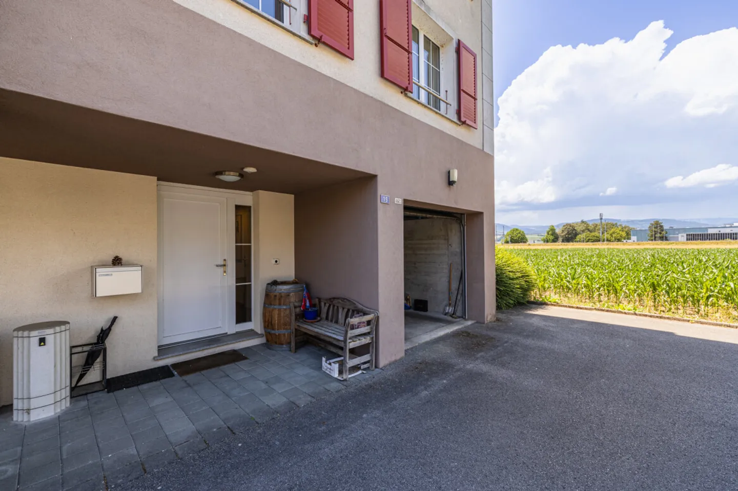 DOPPELHAUSHÄLFTE 5,5 ZIMMER PERFEKT GELEGEN IN CHAVORNAY! - Foto 13 von 13