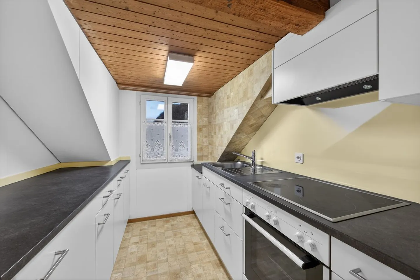 Propriété d'investissement près du lac avec une perspective d'avenir attrayante - Photo 10 sur 13