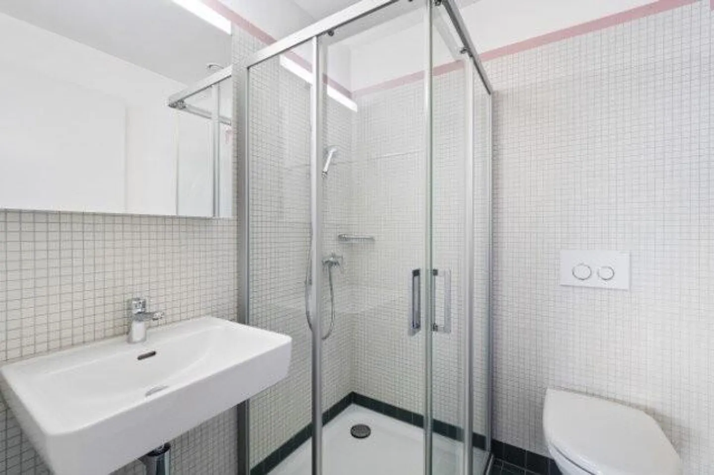 AFFITTARE SENZA CAUZIONE - Spazio abitativo moderno in un tranquillo quartiere centrale - Foto 4 di 9