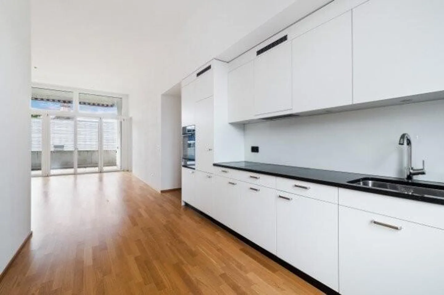 AFFITTARE SENZA CAUZIONE - Spazio abitativo moderno in un tranquillo quartiere centrale - Foto 2 di 9