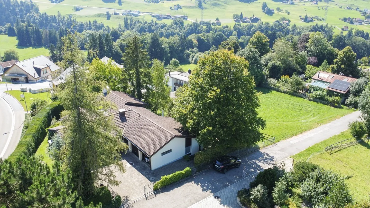 Detached single-family house with garden - Photo 2 of 12