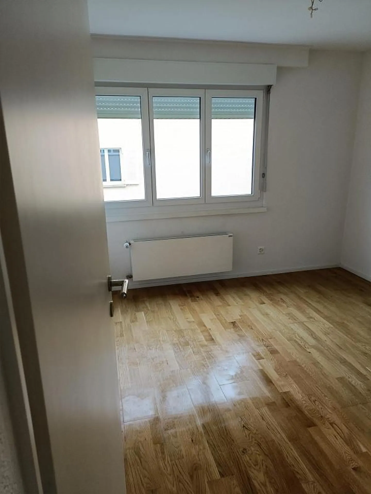 Modern and bright 3-room apartment with balcony - Photo 4 of 7