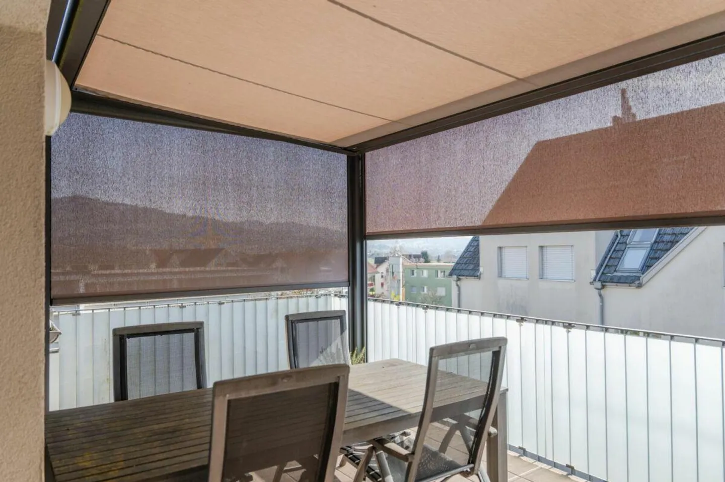 Stylish duplex in the heart of Bubikon - Photo 2 of 16