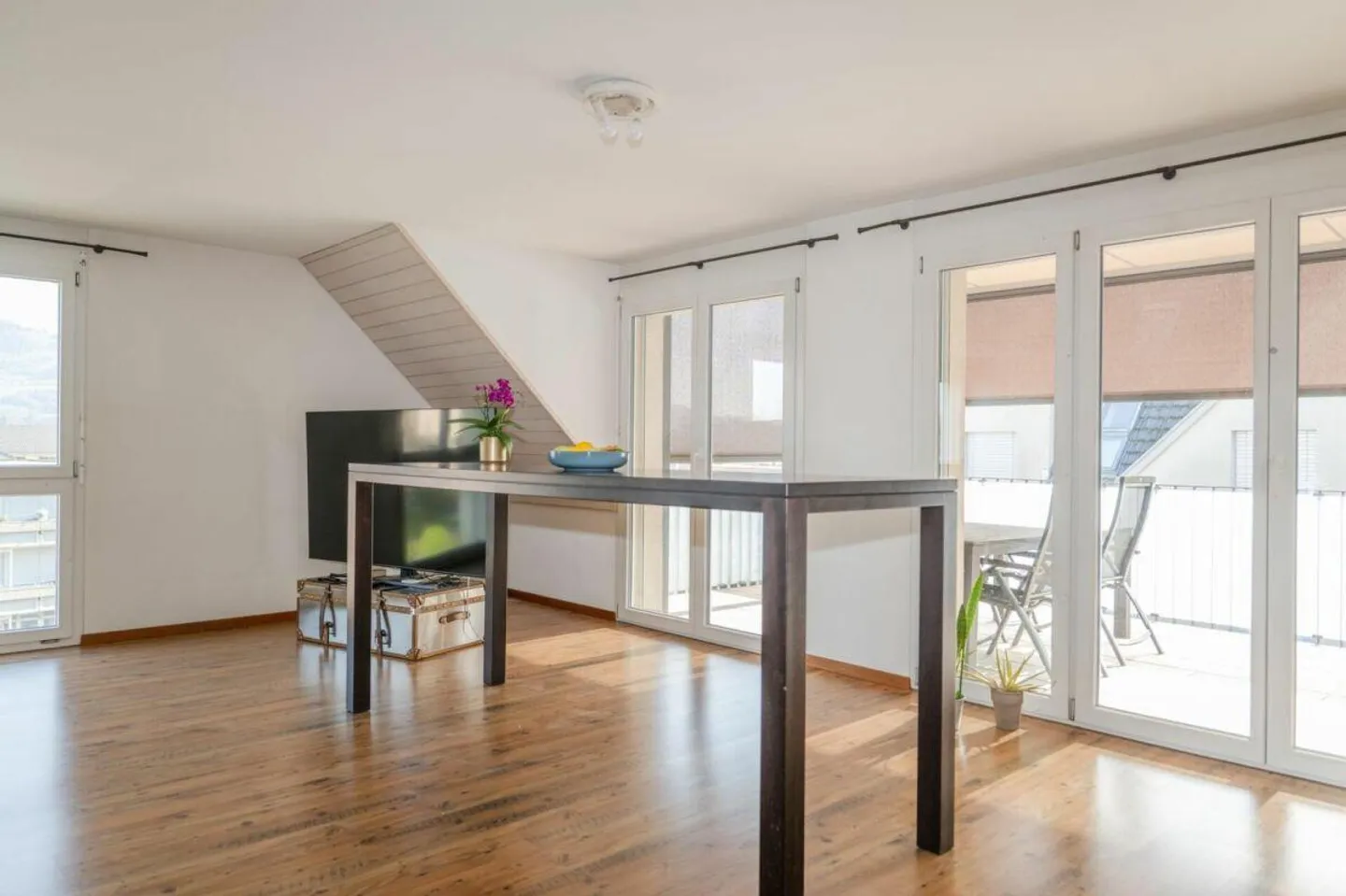 Stylish duplex in the heart of Bubikon - Photo 3 of 16