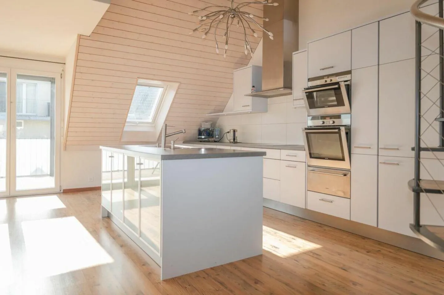 Stylish duplex in the heart of Bubikon - Photo 4 of 16