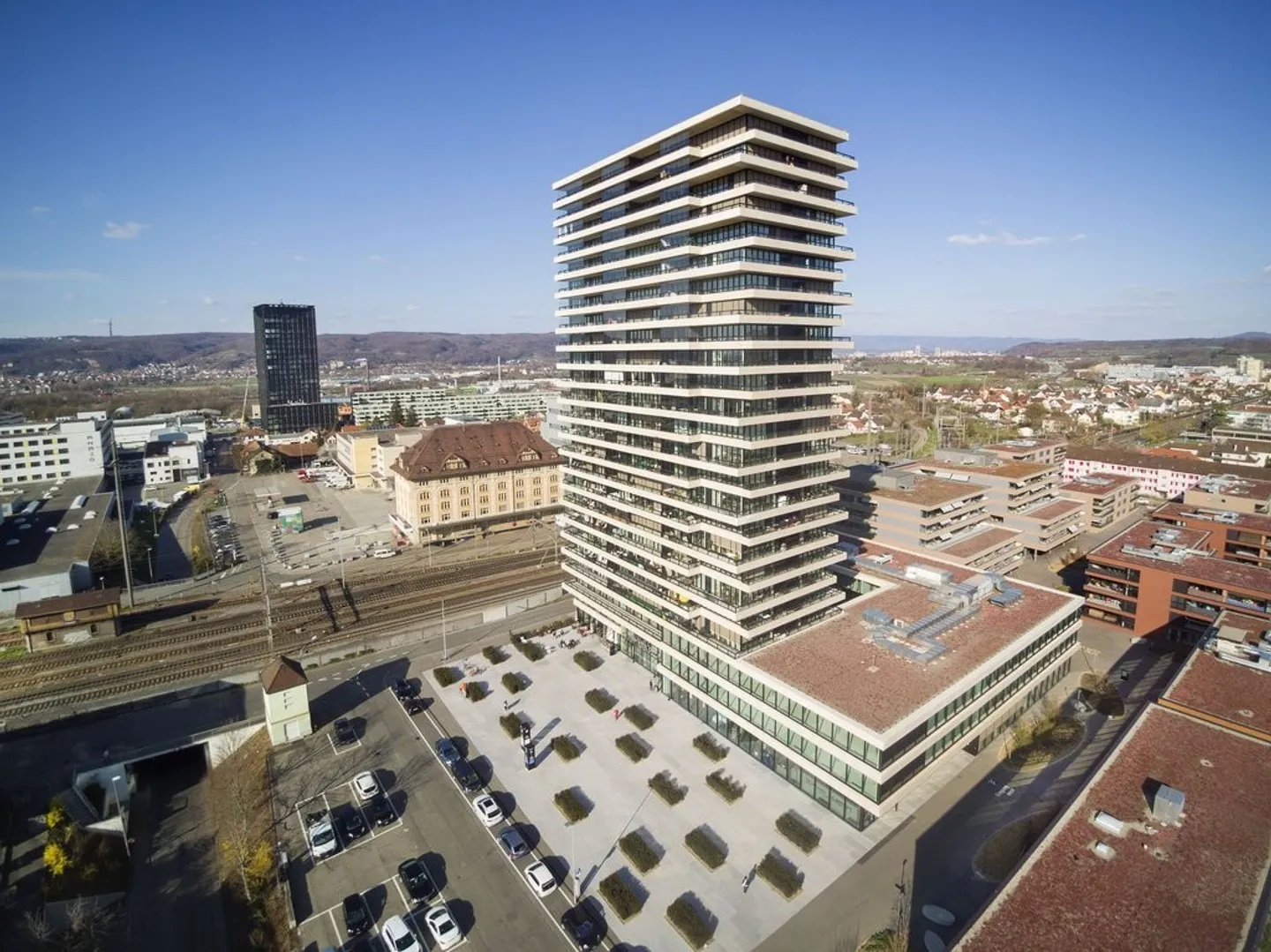 Appartamento moderno con balconi - Foto 1 di 12