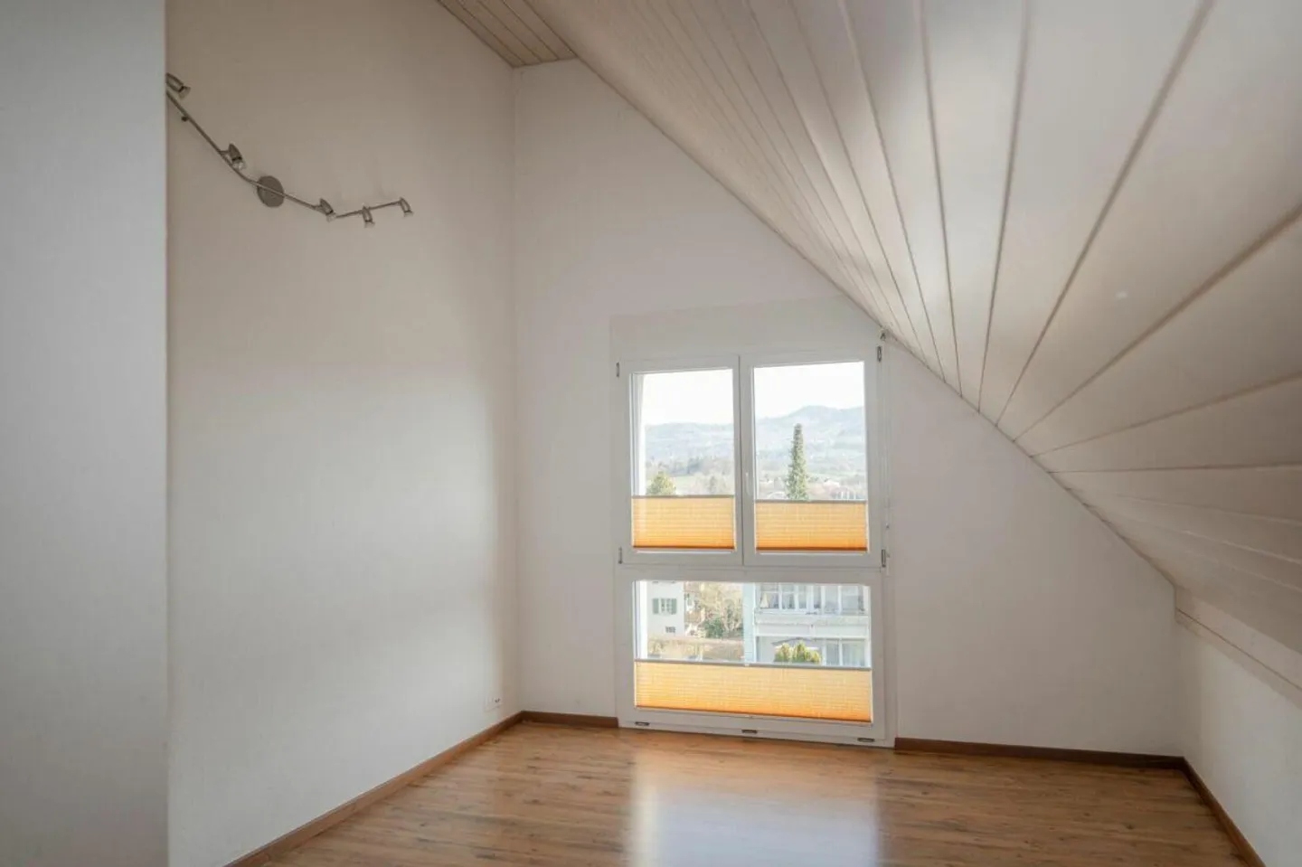 Stylish duplex in the heart of Bubikon - Photo 10 of 16