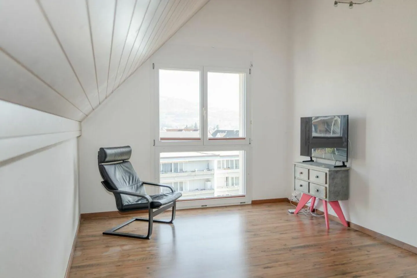 Stylish duplex in the heart of Bubikon - Photo 11 of 16