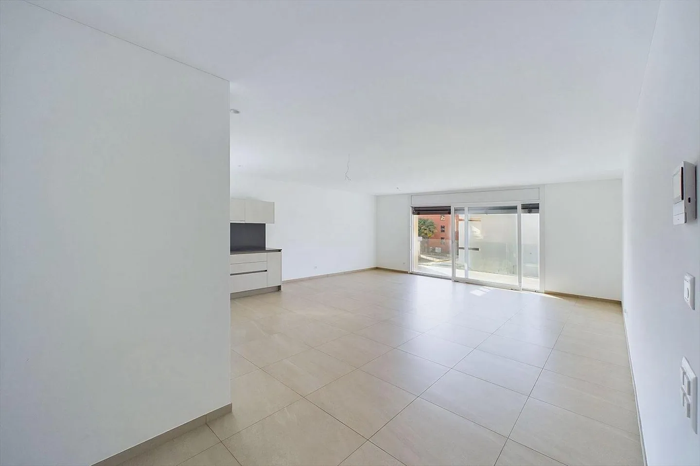 Caslano VN 119001001-2727 | Modernes 3½ Zimmer Renditewohnung an bester Lage - Foto 3 von 10