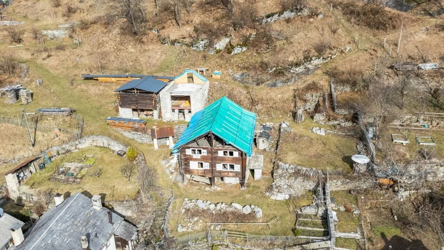 Tessiner Ensemble mit 8'475 m² Land - Foto 2 von 24
