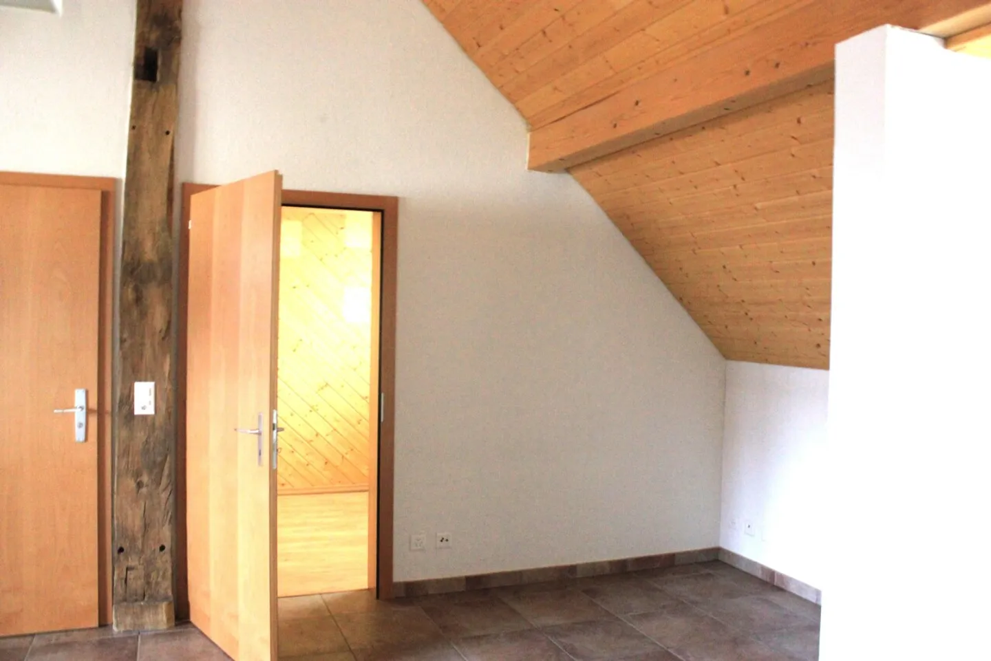 «Miethaus bestehend aus 2 renovierten Wohnungen» - Foto 12 von 17