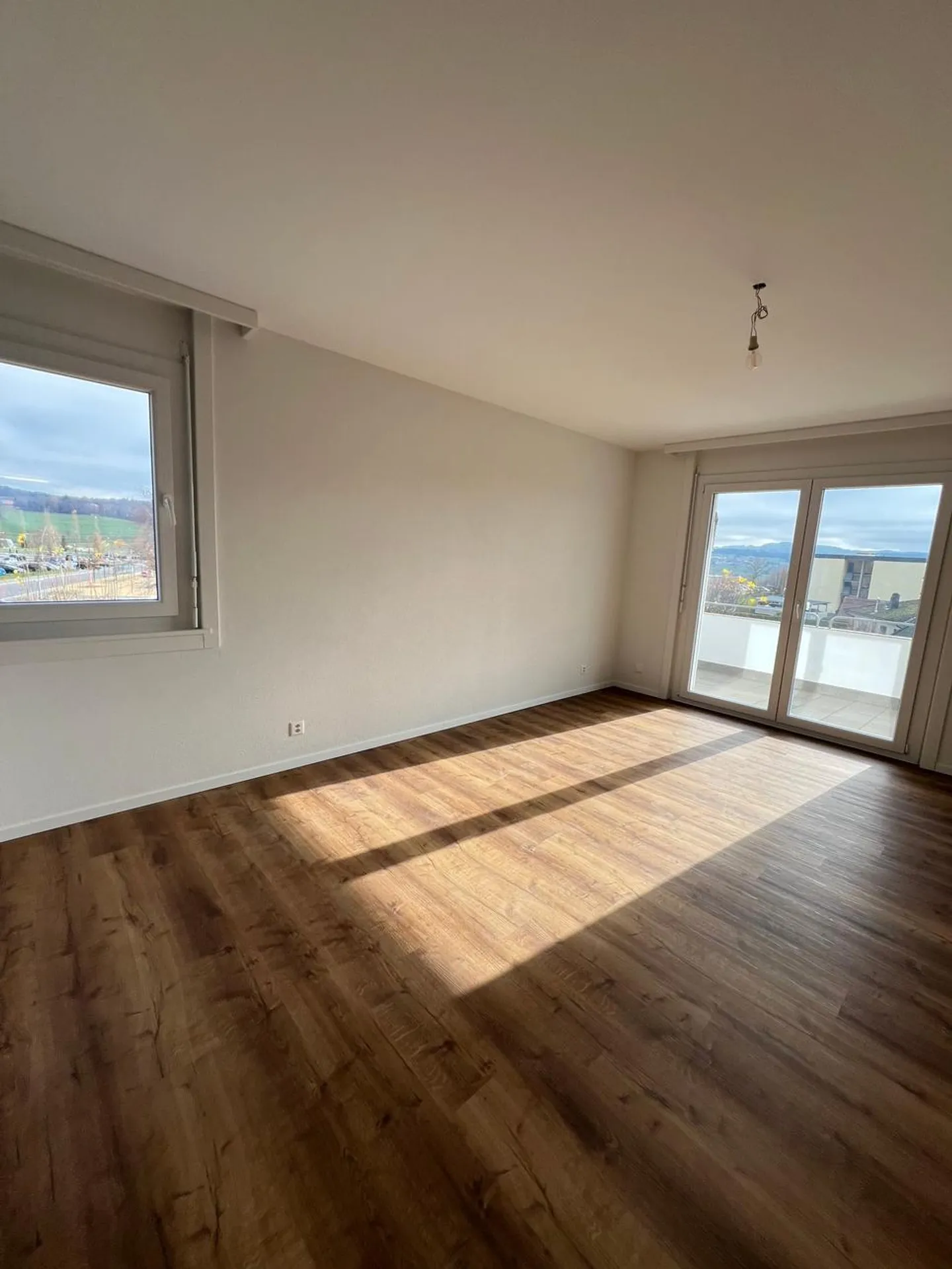 À louer - Magnifique appartement 2.5 pièces entièrement rénové à Romont - Photo 3 of 6