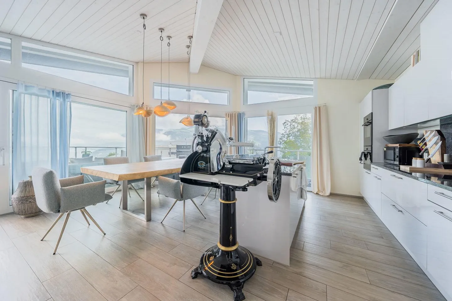 Vivre au-dessus du lac des Quatre-Cantons - Photo 2 sur 4